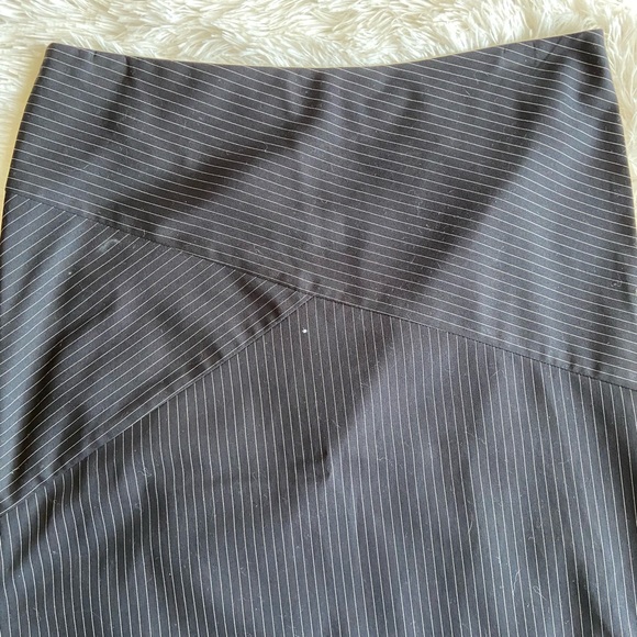 Black and White Striped Pencil skirt - Picture 2 of 4